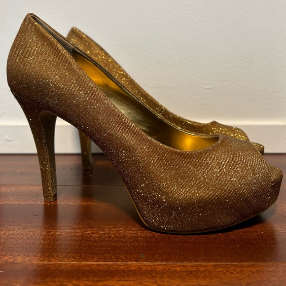 Nine West Gold Glitter Peeptoes - Picture 2 of 8